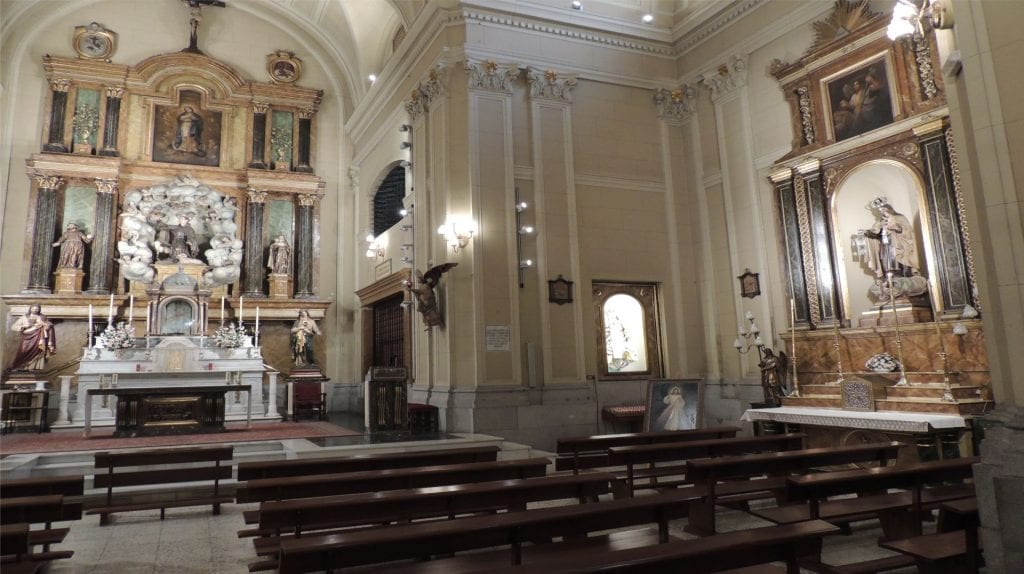 Iluminación con LED de la iglesia San Pascual en Madrid