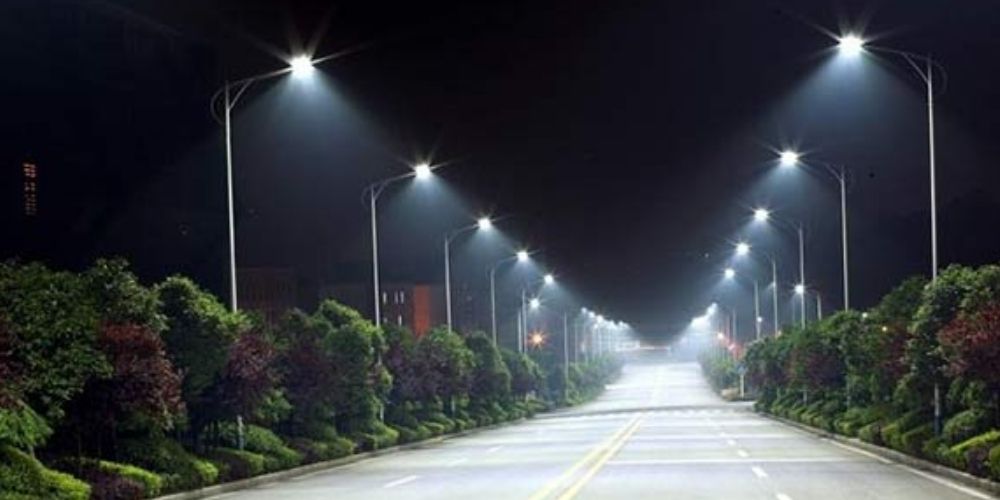 luminarias led en la vía urbana